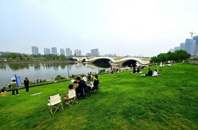 暑期打卡副中心 | 摩登水岸塔影波光，运河边享Chill生活