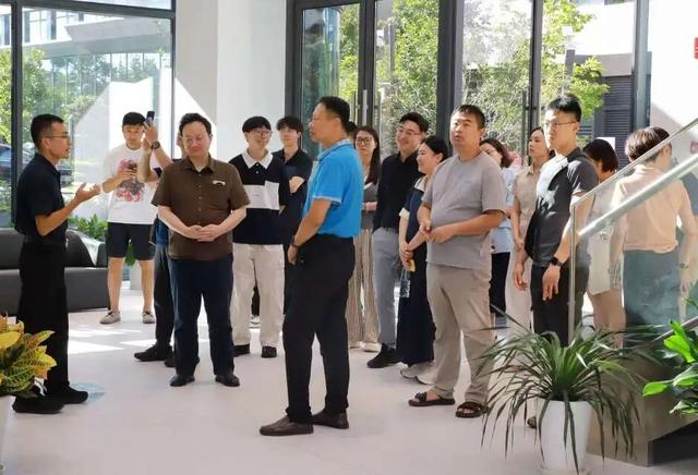 “网络达人科创观察营”首场活动走进市北高新园区
