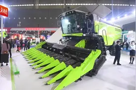 “跨界”融合新技术 中联重科发布国产最大喂入量谷物联合收割机等新品图片