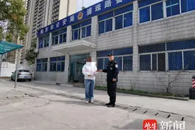 女子辛苦考取驾照却大意丢失，多亏民警及时找回图片