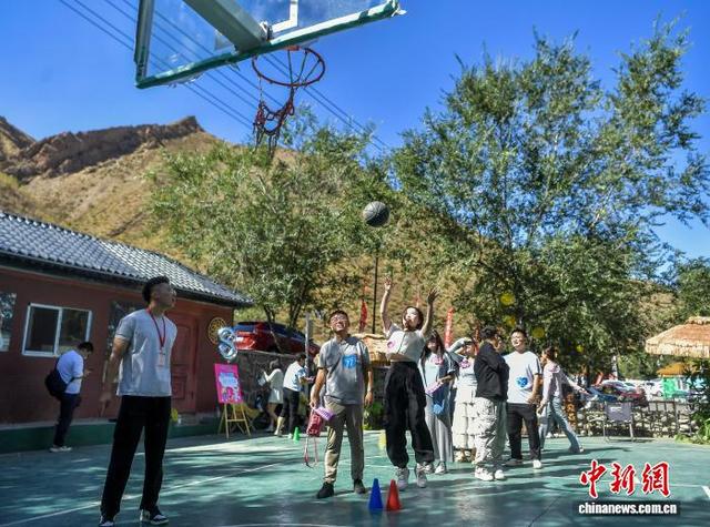 乌鲁木齐：近400名青年男女参加七夕单身派对
