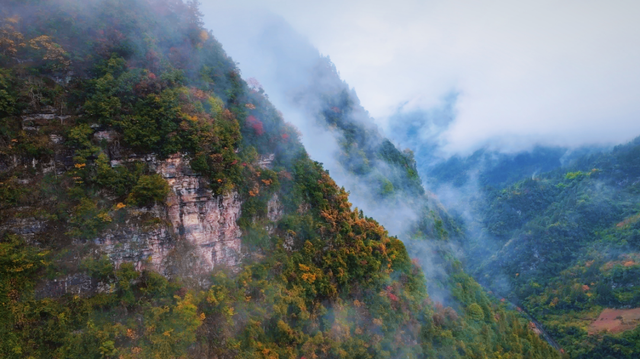 长潭河的秋：打翻调色盘的人间仙境