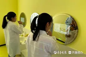 烟台“爱牙小卫士”活动举行，智能“魔镜”传授孩子正确刷牙技巧图片