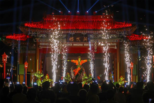 图集｜开封府夜游《南衙千秋月》启幕 光影幻戏点亮千年府衙夜经济