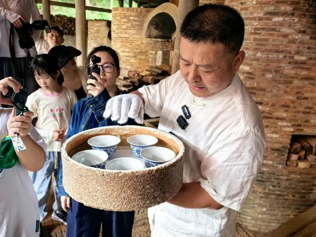 祥狮献瑞贺开窑，活态传承现珍宝