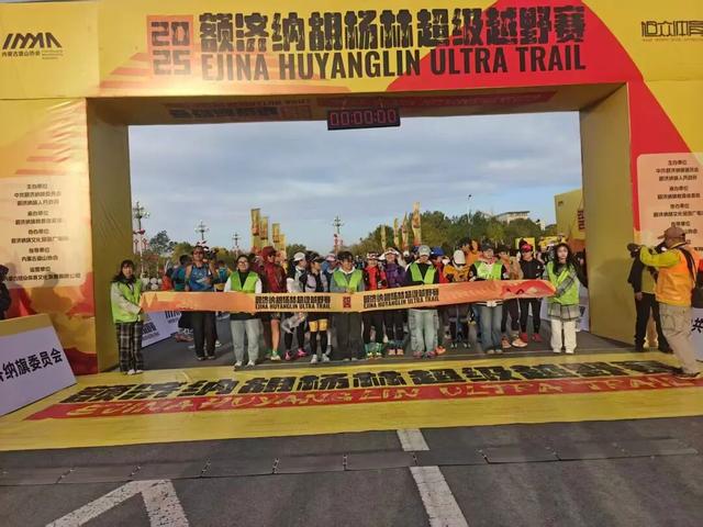 金杨映红志愿路！西部计划志愿者以青春担当点亮额济纳“文旅热”