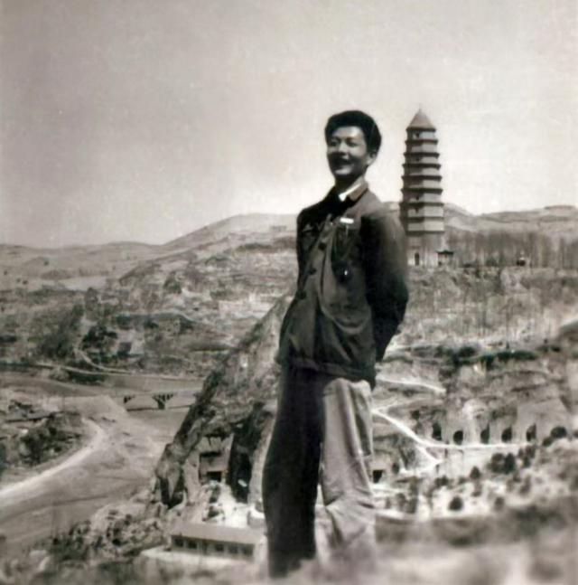 “妹妹你大胆地往前走”“大河向东流啊”……这些歌的作曲，是他→