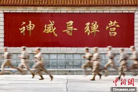 军营探访：军士群体这“一老”为何是部队发展的“一宝”图片