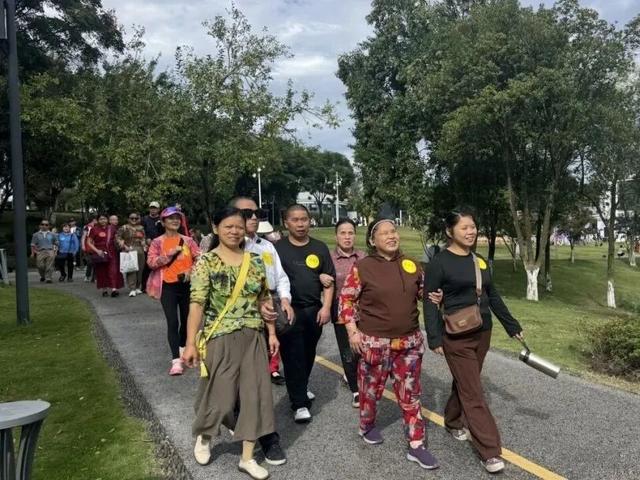国际盲人节丨无障碍徒步、“科技助盲”教学实践…和盲人朋友体验多彩生活