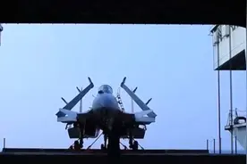 首次突破第二岛链，中国双航母演练创造历史！山东舰航母编队将访问香港图片