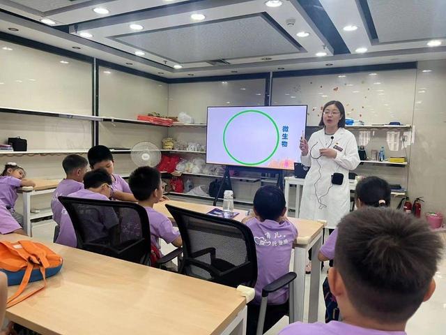 首儿所细菌联合党支部联合工会开展“细菌大探秘”主题党日活动