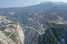 陕西东庄水利枢纽泾河大桥主拱合龙图片