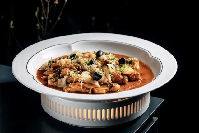 一幅“深秋的富春山居图”，“空降”上海黄浦江畔