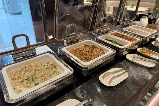 洲际行政酒廊的天花板，是这家？