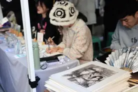 杭州学霸姑娘卖房又卖车，摆摊救母：我一下子长大了图片