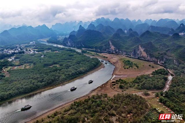 岁暖时刻丨桂林乌桕滩：晨露沾帐篷，午风摇竹影，暮色染峰林