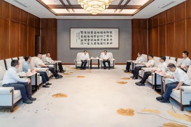 市领导会见科大讯飞董事长一行