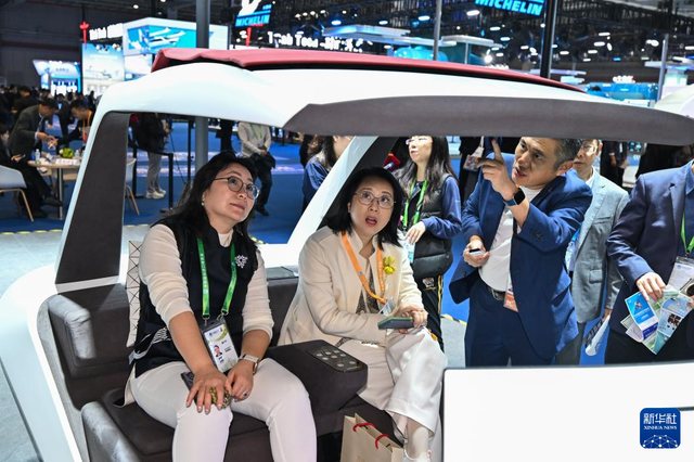 第八届进博会丨在进博会看未来出行多元场景