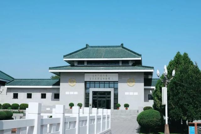 假期去哪玩？这本《呼和浩特旅行玩法指南》请查收！
