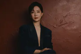 陈数最新“真空”西装写真曝光 反差感更加迷人图片