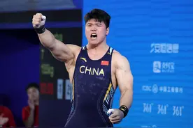 男子举重109公斤级，刘焕华惊险摘金图片