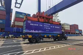 航线为媒 开放提速——海南自贸港首条直通中东海运航线运营背后图片