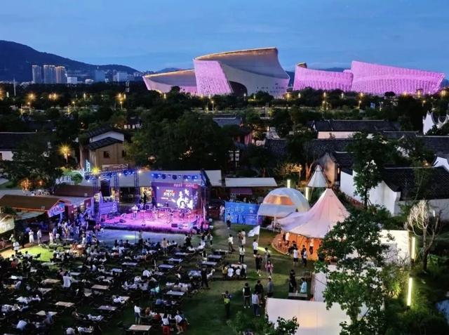 一起跨年吧，精彩又浪漫！