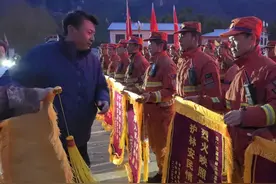 威聚焦丨“火线24天”一名森林消防员的火场坚守图片