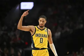 😥国王失去哈利伯顿不算什么 最骚的是他们又失去了福克斯...图片