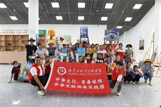 践行胡杨精神 涵养时代新人
