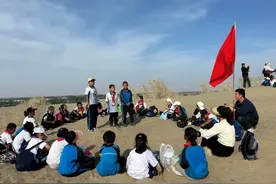 精河县900余名师生徒步研学磨意志 不负韶华行且知图片
