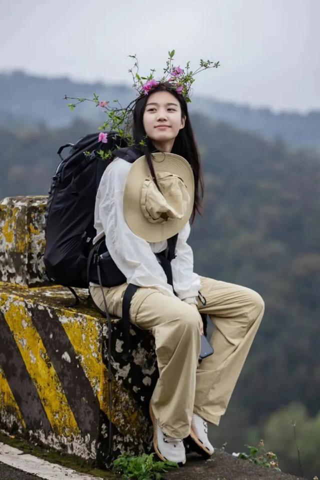 秋天的第一件外套：还得是冲锋衣