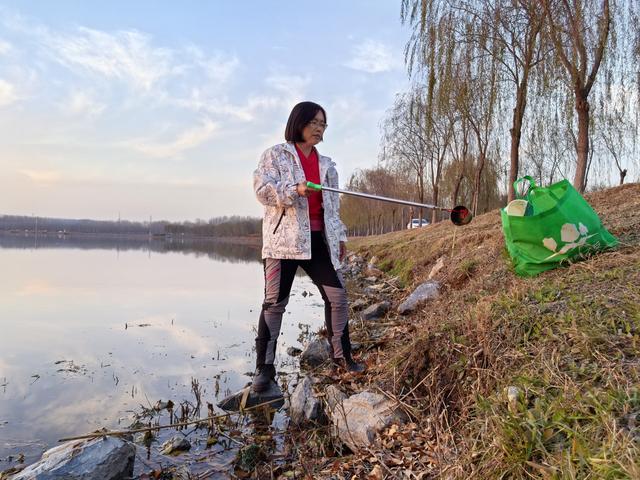 京城妈妈带娃“捡”出全国殊荣，七年净山拾荒1600公斤