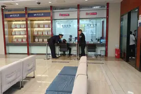 嗲嗲陷入“原始股”骗局，警银联手成功劝阻图片