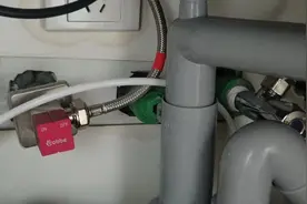 飞利浦，离大谱？净水器安装水阀漏水泡坏全屋，两年多“没了说法”图片
