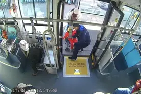 暖心公交司机，助力宝妈出行图片