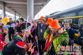 畲乡景宁： 近千名游客“由北向南”抢先体验“三月三”图片