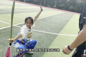 果然视频|济南10岁功夫女孩，手握单刀闯擂台图片