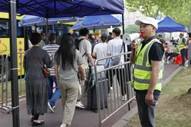 长沙地铁1号线部分停运路段恢复运营，公交接驳专线累计运送乘客约73.21万人次图片