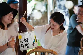 大学校园里的“相亲会”图片