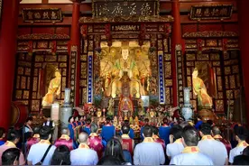 湄洲岛：两岸同胞共谒妈祖祈福图片