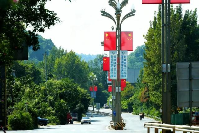 目光所及皆是“红”！仁寿用最美底色，向祖国母亲献上 76 岁生日祝福