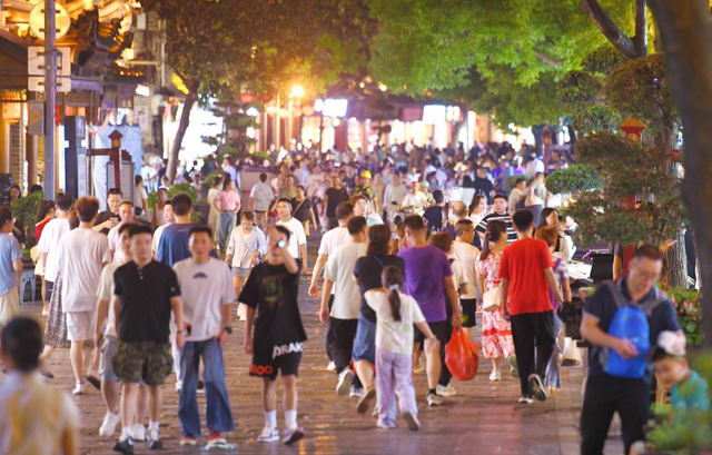 小城看中国⑭ | 贵州镇远：㵲阳河畔，千年古城打好“文旅牌”