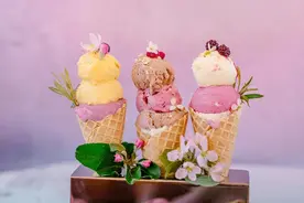 28岁小伙大口吃下冰淇淋后头痛欲裂，竟是“脑结冰”，夏天猛吃冷饮后会中招图片