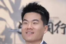 32岁董宇辉回应感情生活：工作后谈过几段，没有成图片