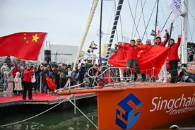 首位完成旺代环球帆船赛的中国船长：电力系统故障曾面临退赛危机 到港时像在做梦图片
