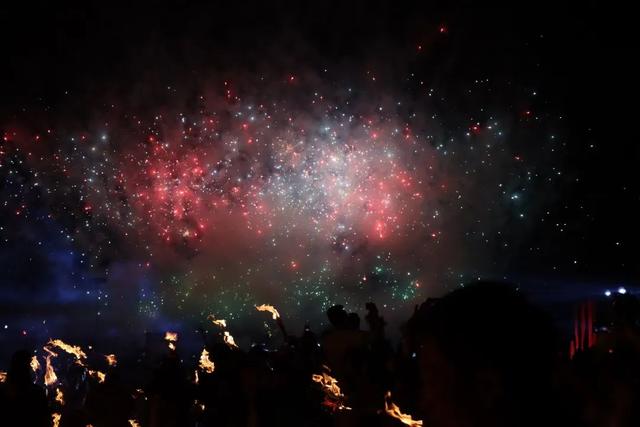 【五彩凉山•夏季清凉】冕宁2025年火把节暨七月原始柴火烧烤节开幕