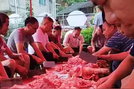 连线榕江村超志愿者：乡亲们正在为抗洪抢险救援人员赶制盒饭图片