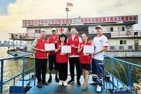 勇救落水少年，3名红十字志愿者获表彰图片