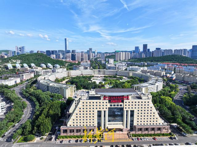 济南造机器人闪耀国际舞台：优宝特与齐鲁软件园的双向奔赴 | 我为民企办实事